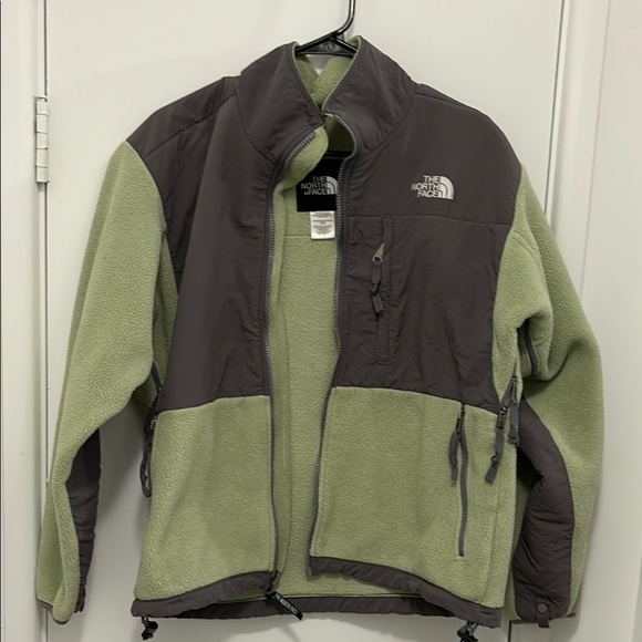 The North Face Green and Gray Jacket - Picture 3 of 4